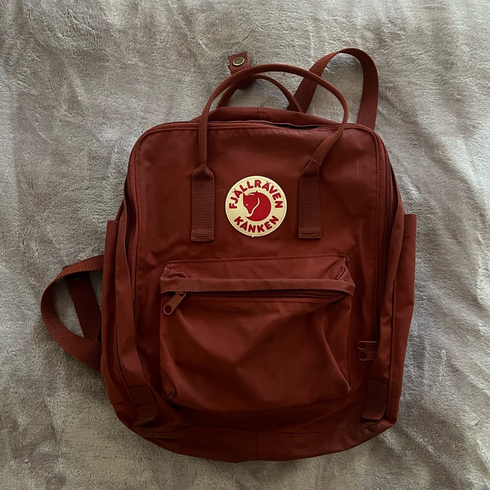 Fjallraven Kånken Water Resistant Backpack in Autumn Leaf